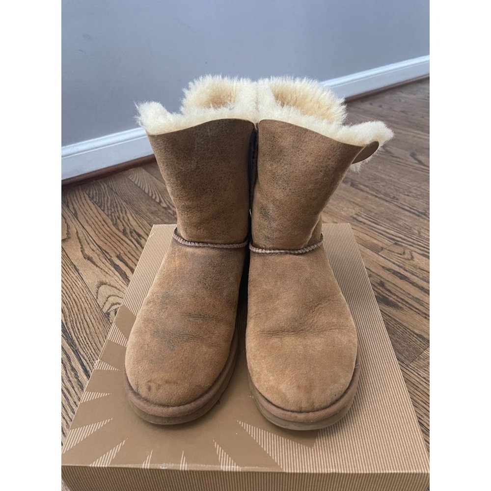 UGG Australia Bailey Button 5838 Sheepskin Boots - Size 8 - Picture 2 of 9